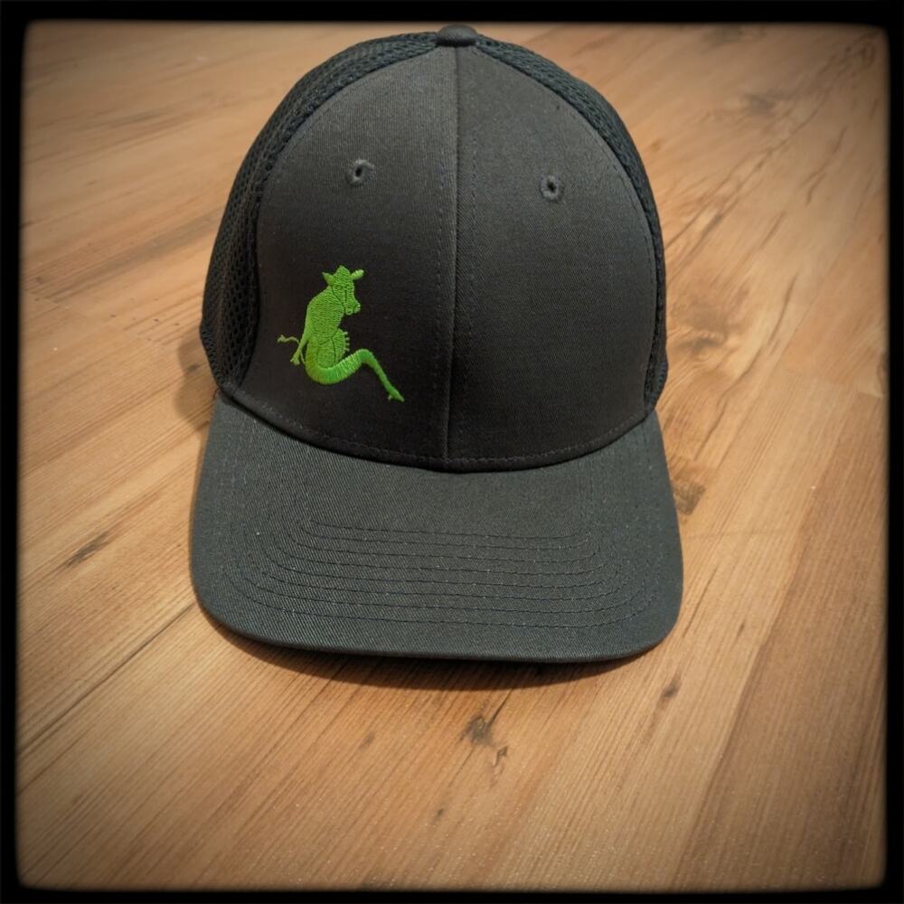 NAKED MUDFLAP Cow Girl 39Thirty Trucker Hat Funny Green Cow Mudflap Girl Pose l